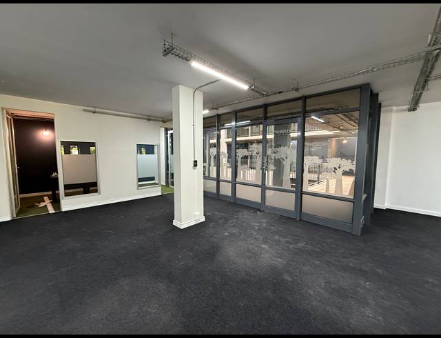 144M² OFFICE TO LET IN GREENSIDE